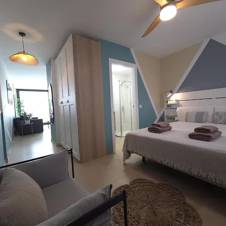 Lagos Loft Frente A La Playa Y Patio Privado Апартаменты *